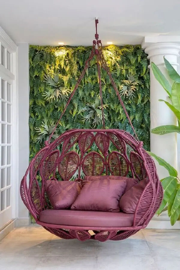 jardim vertical para decoração de varanda com cadeira de balanço suspensa Foto Casa de Valentina