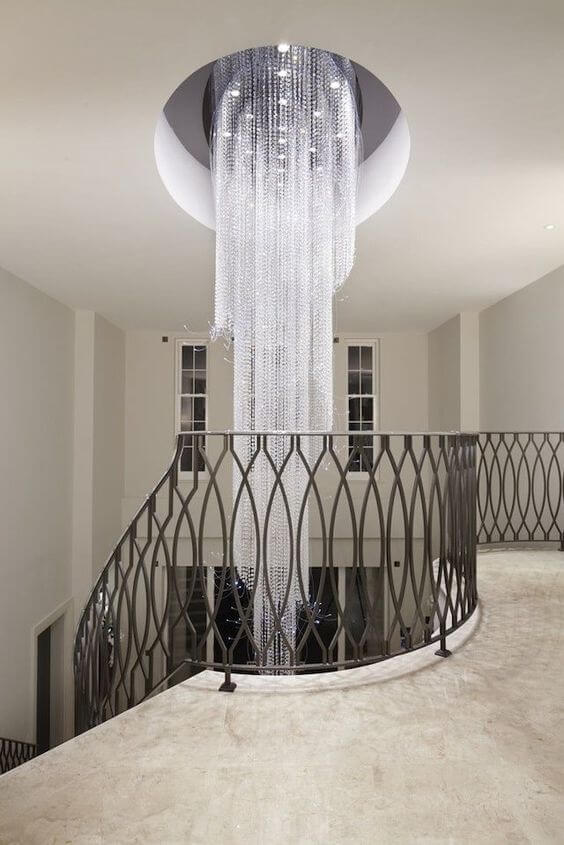 Lustre pendente de cristal na escada