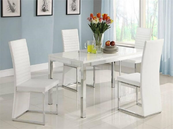 Mesa cromada 4 cadeiras com acabamento em branco