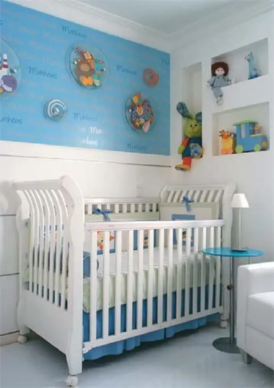 mesa de canto para quarto de bebê azul e branco Foto Pinterest