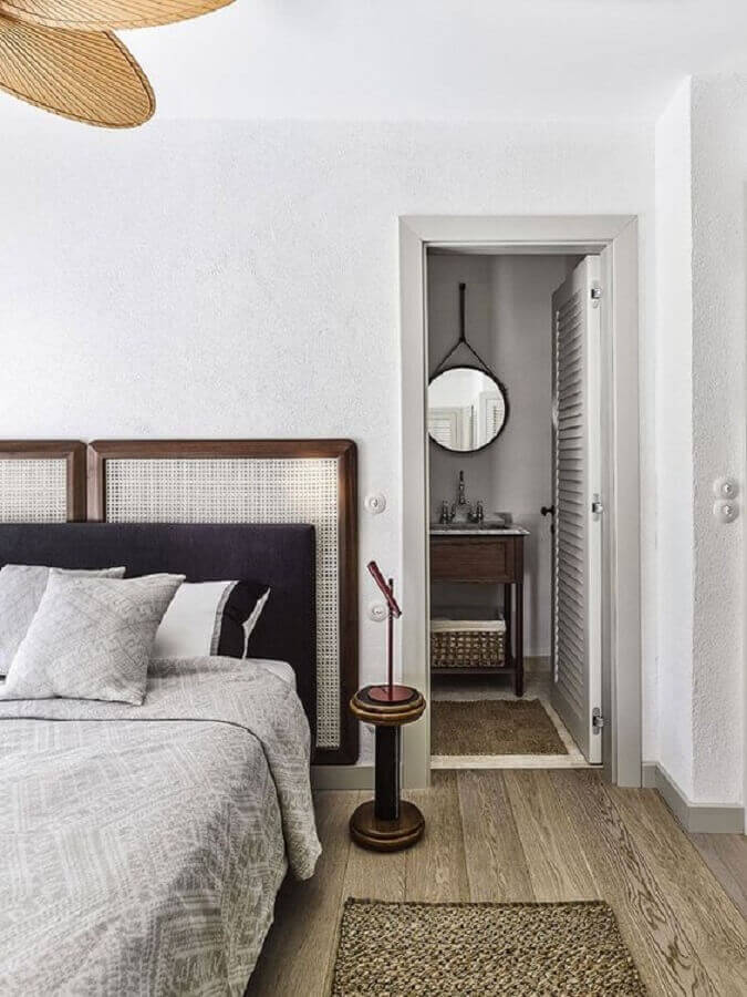mesa de canto pequena para quarto de casal decorado com duas cabeceiras Foto Pinterest