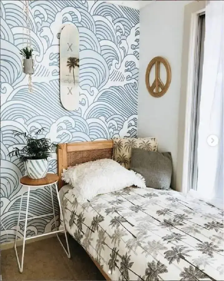 mesa de canto redonda para quarto de solteiro com decoração simples Foto Anewall Decor
