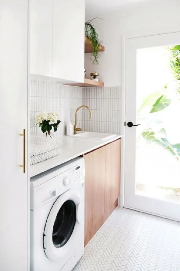 modelo de armário para lavanderia com decoração clean Foto Adore Magazine