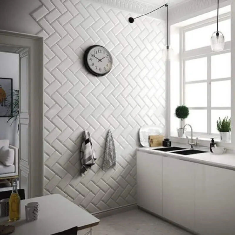 parede com metro white para decoração de cozinha branca simples Foto Casa de Valentina