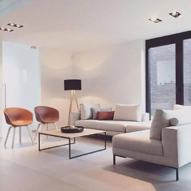 poltronas para decoração de sala minimalista com abajur de chão Foto Pinterest