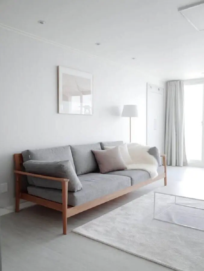 sala minimalista branca decorada com sofá cinza de madeira Foto Futurist Architecture