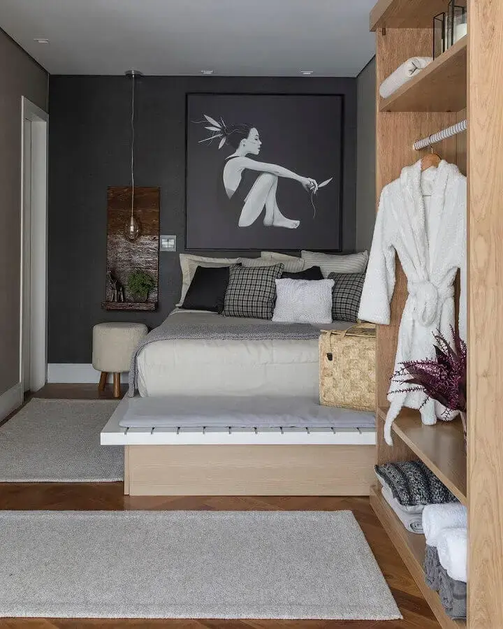 tapete passadeira para quarto moderno decorado com móveis planejados  Foto Studio Deux