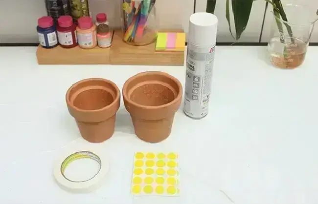 Confira a lista de materiais e aprenda como fazer vasos customizados