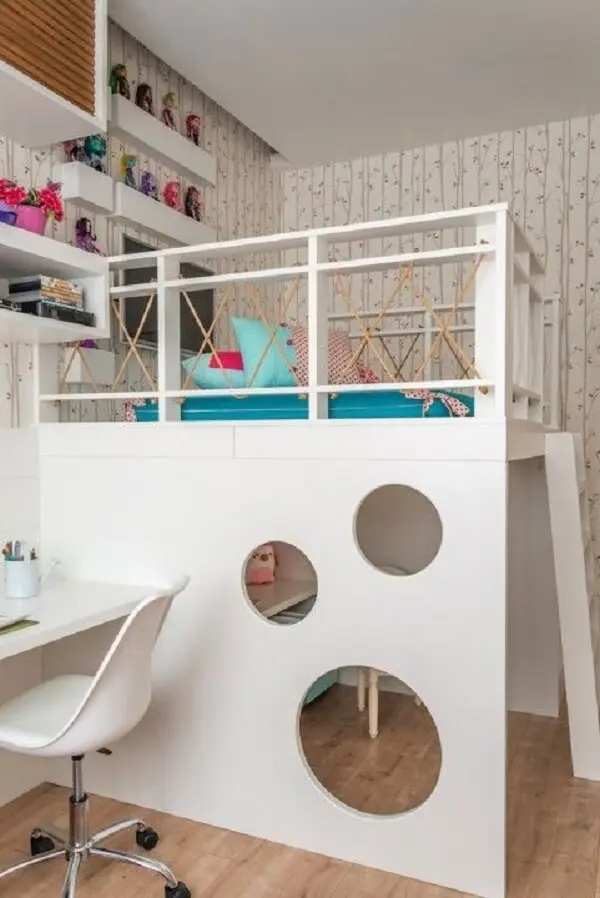 A cama solteiro mezanino para quarto infantil permite que a criança tenha mais espaço no ambiente