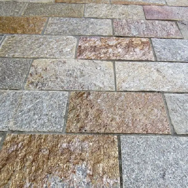 A pedra Goiás é um revestimento de pedra natural muito usada em piso