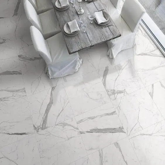 Cerâmica que imita marmore na sala de jantar