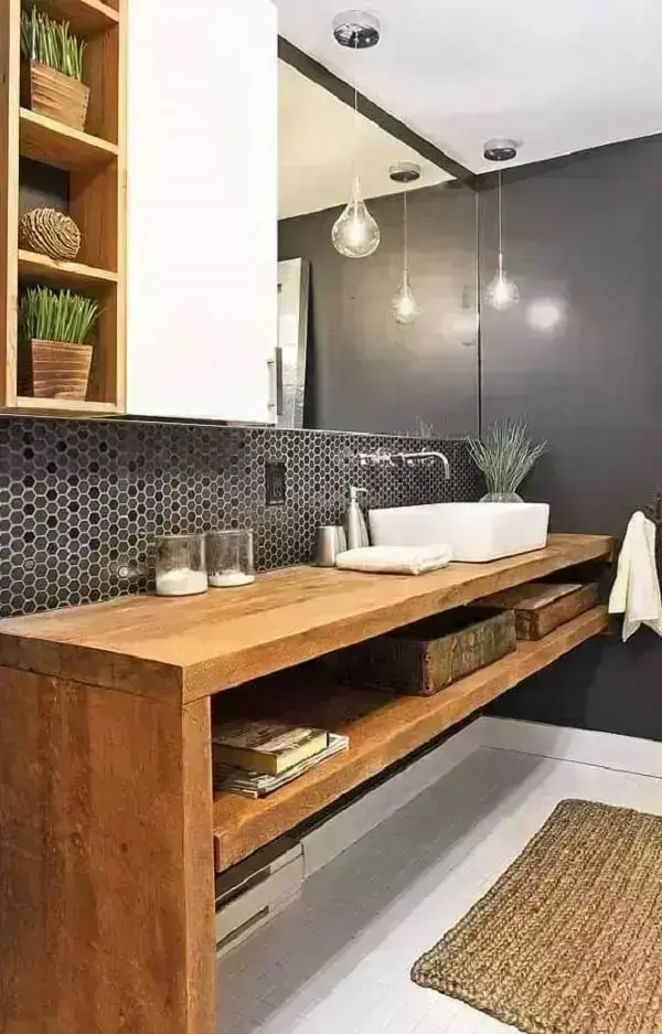 Decoração de banheiro com pastilha de vidro preta em formato hexagonal