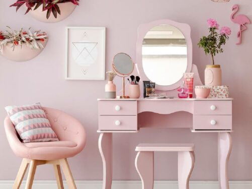 Modelo elegante de penteadeira rosa com espelho