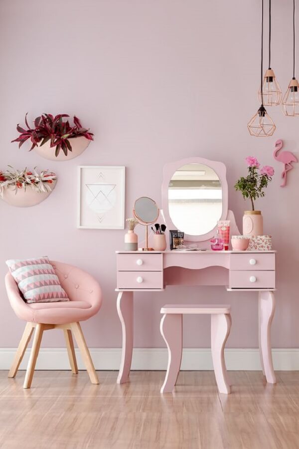 Modelo elegante de penteadeira rosa com espelho