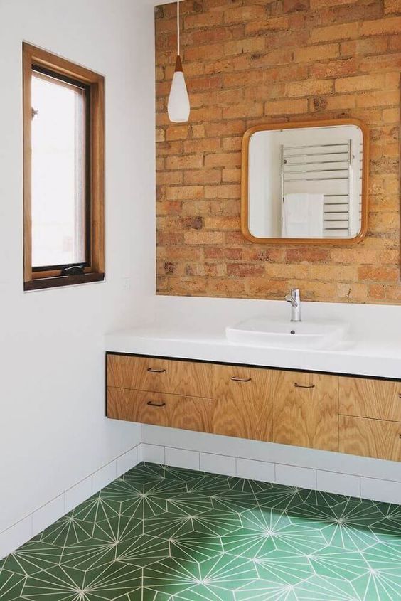 Revestimento verde para piso de banheiro moderno