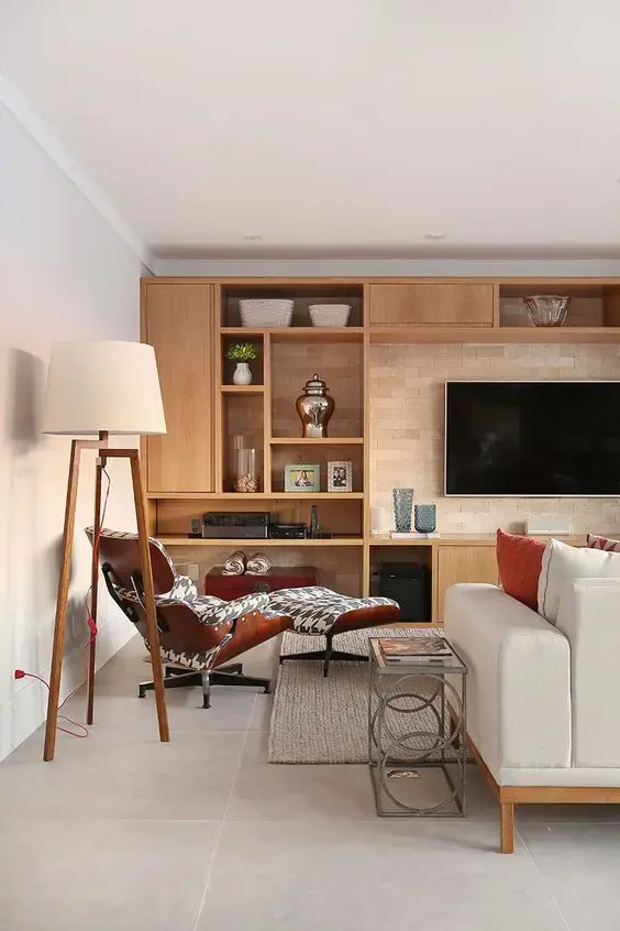 Sala planejada com móveis de madeira