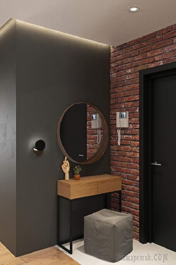  Aparador com espelho para hall de entrada cinza decorado com parede tijolinho