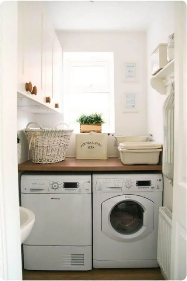 Armário pequeno para lavanderia simples
