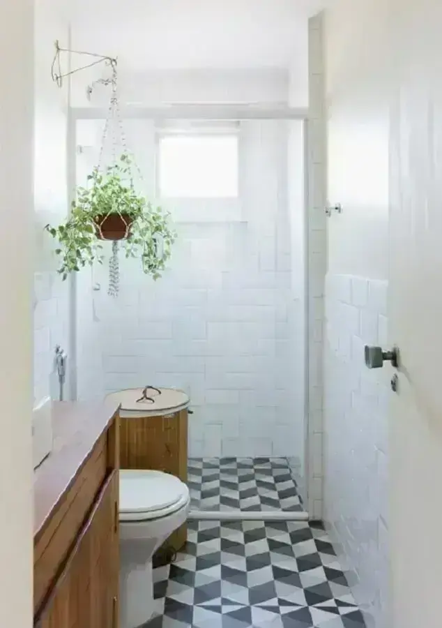 Azulejo de parede para banheiro pequeno decorado com piso geométrico