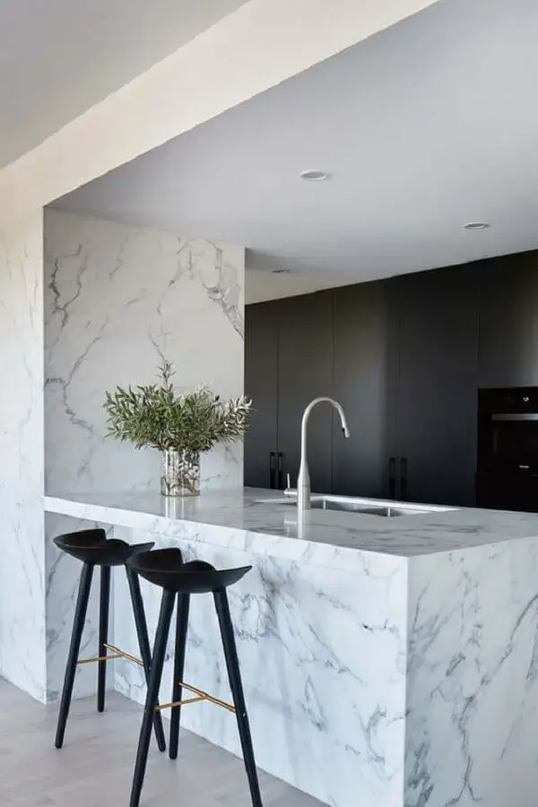 bancada de mármore branco para decoração de cozinha moderna planejada