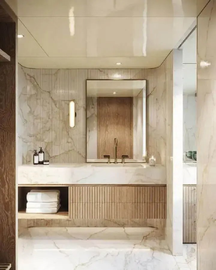 Bancada de mármore para banheiro sofisticado decorado em cores neutras