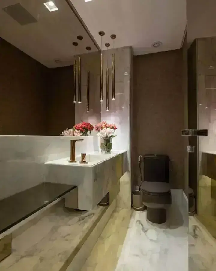 banheiro social de luxo decorado com bancada de mármore Foto Decor Salteado