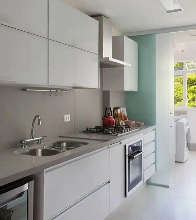 cinza claro para decoração de cozinha de apartamento com armário aéreo Foto Casa de Valentina