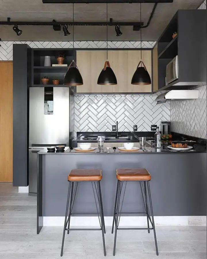 Decoração estilo industrial com azulejo de cozinha americana planejada