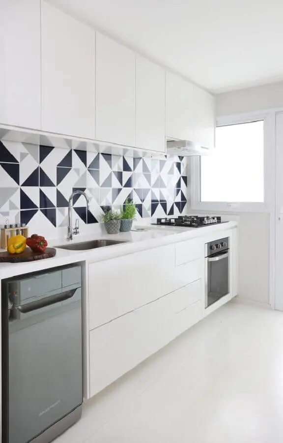 Decoração clean com azulejo de cozinha preto e branco