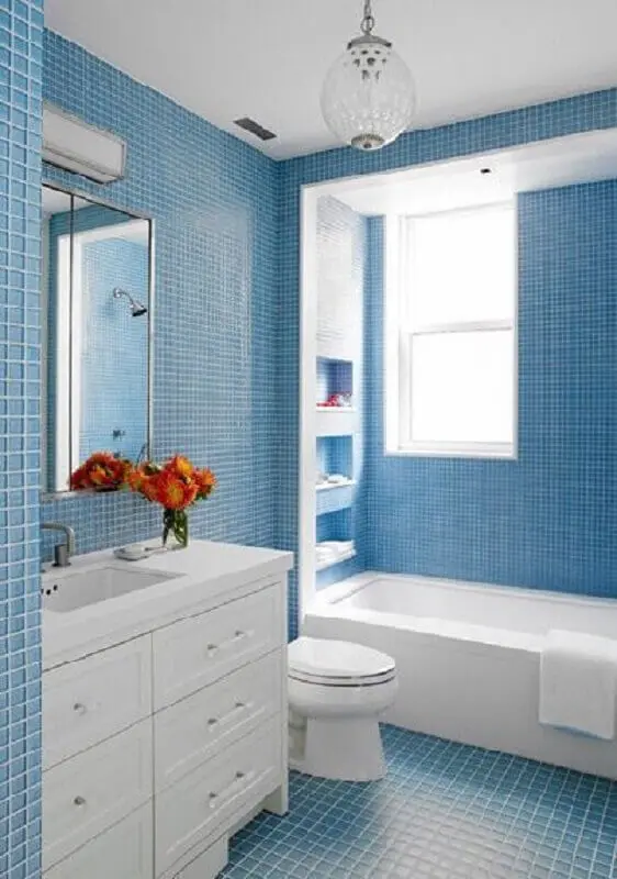 decoração com revestimento para banheiro azul claro e branco Foto Pinterest