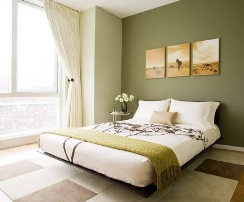 decoração de quarto de casal com tinta verde oliva para parede Foto Pinterest