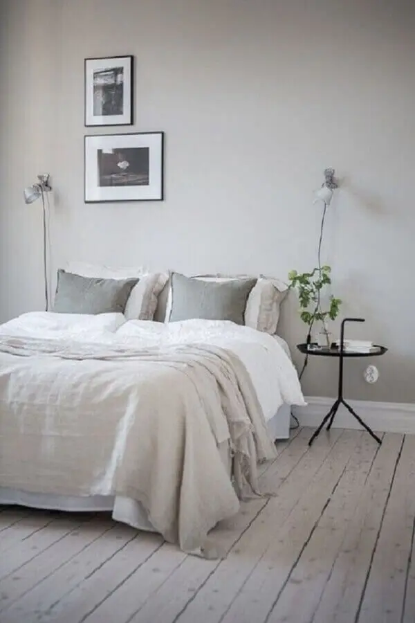 Decoração minimalista em tons de cinza claro para quarto de casal simples e bonito