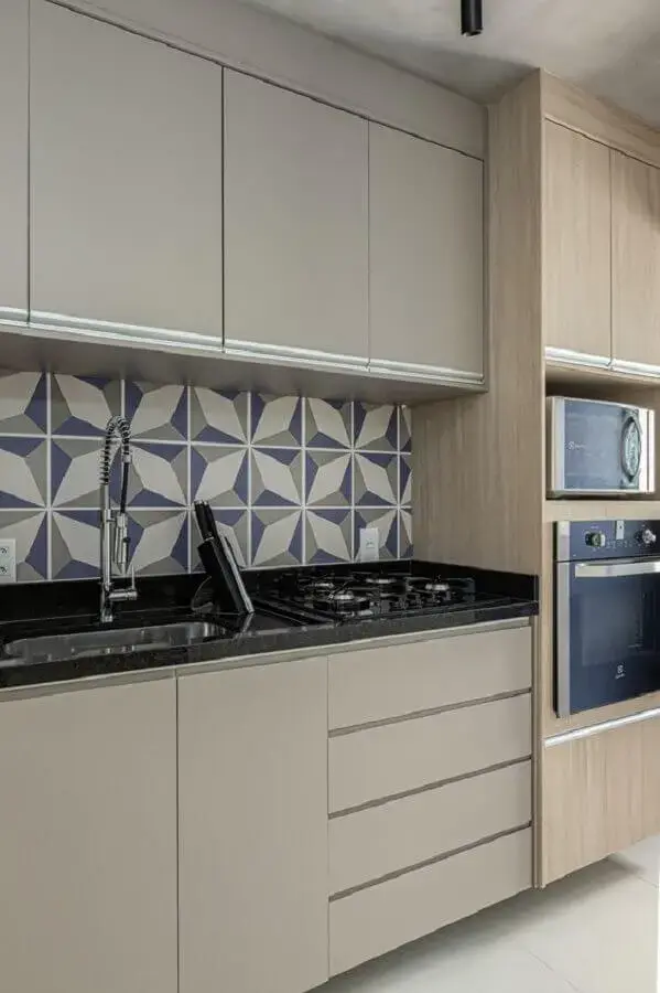 Decoração moderna com azulejo de cozinha estampado