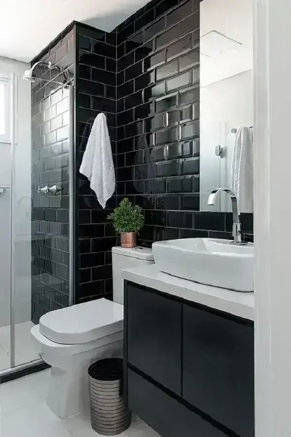 Decoração moderna com azulejo para parede de banheiro preto e branco