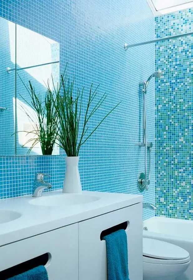 decoração para banheiro com pastilha azul turquesa Foto Pinterest