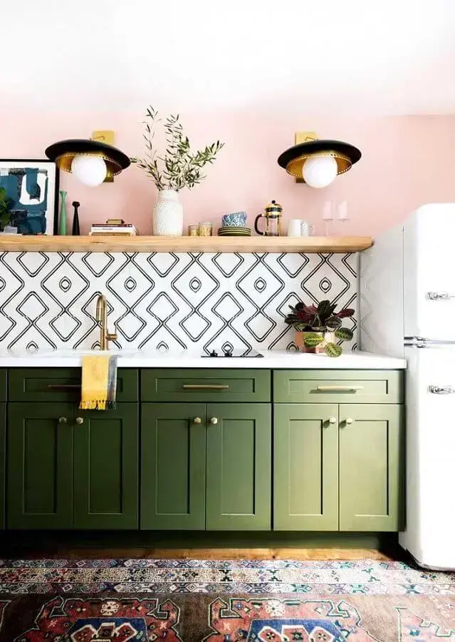 decoração simples com armário de cozinha verde oliva Foto Pinterest
