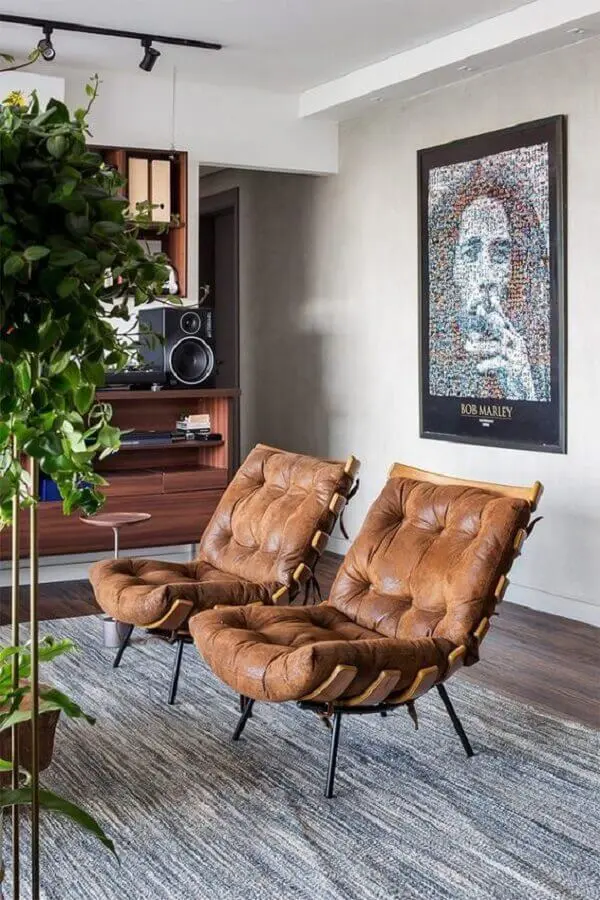 poltrona marrom capitonê para decoração de sala moderna Foto Histórias de Casa