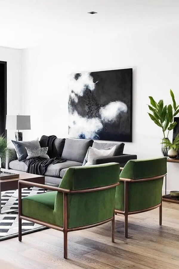 poltrona verde oliva para sala de estar decorada com sofá cinza Foto Interior Design