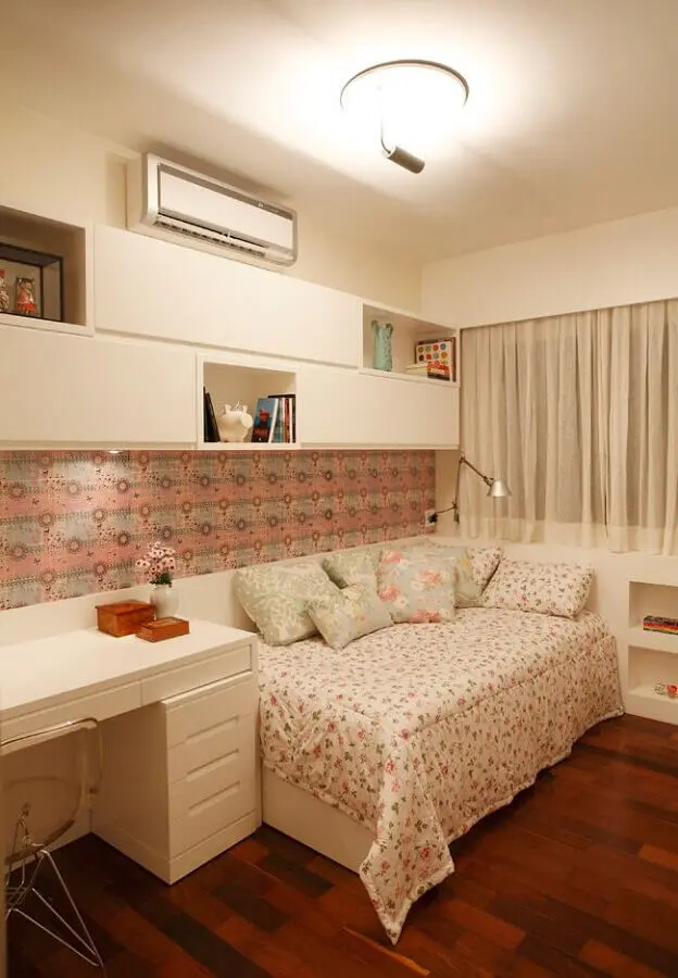 armário aéreo para quarto feminino decorado com escrivaninha branca Foto Pinterest
