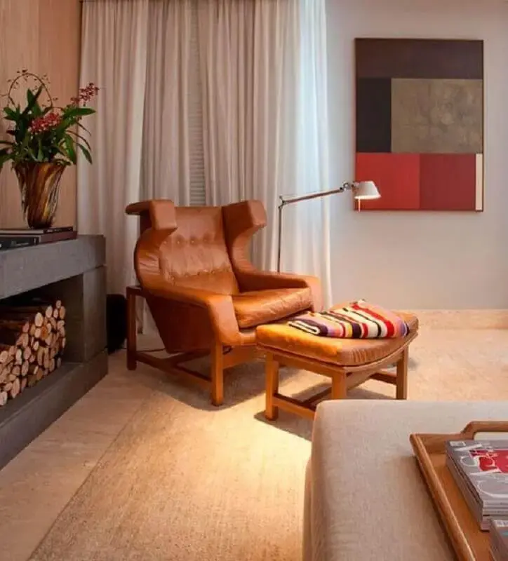 sala de estar decorada com poltrona marrom moderna Foto Histórias de Casa