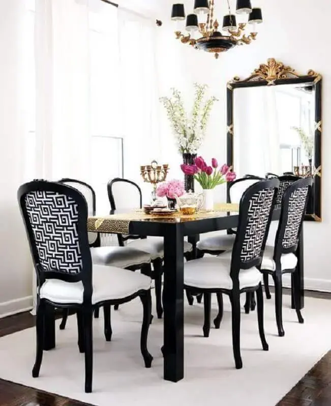 sala de jantar clássica decorada com cadeiras para mesa de jantar preta Foto Pinterest