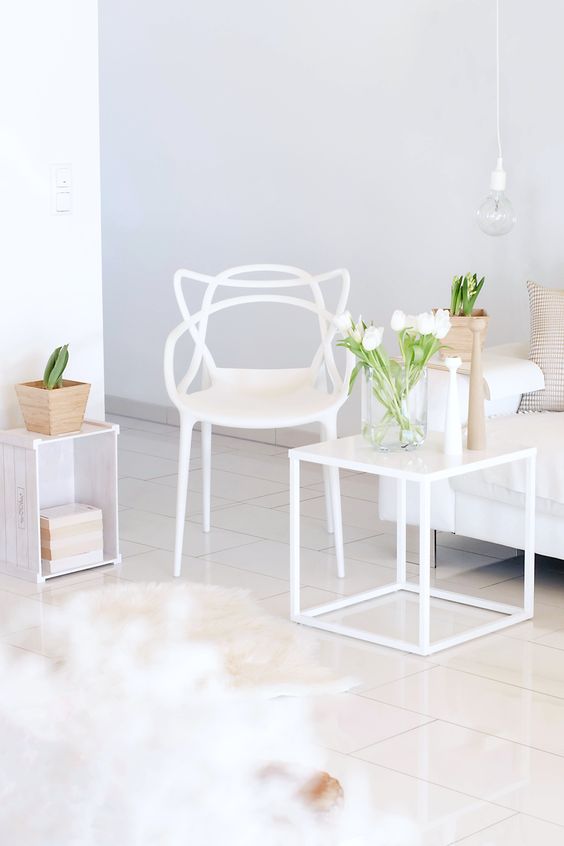 Cadeira allegre branca para sala de estar clean