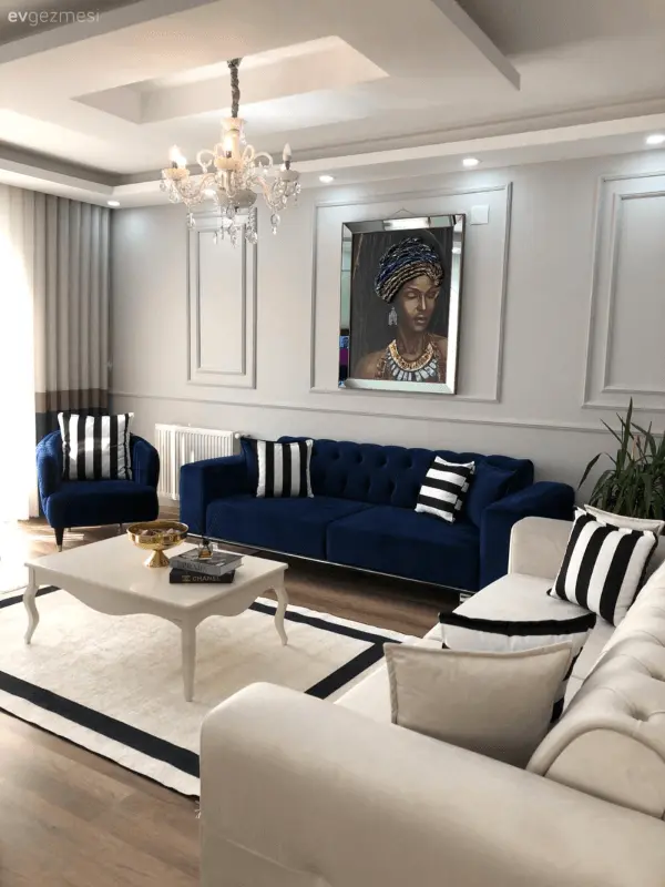 Conjunto de sofá azul marinho e poltrona da mesma cor
