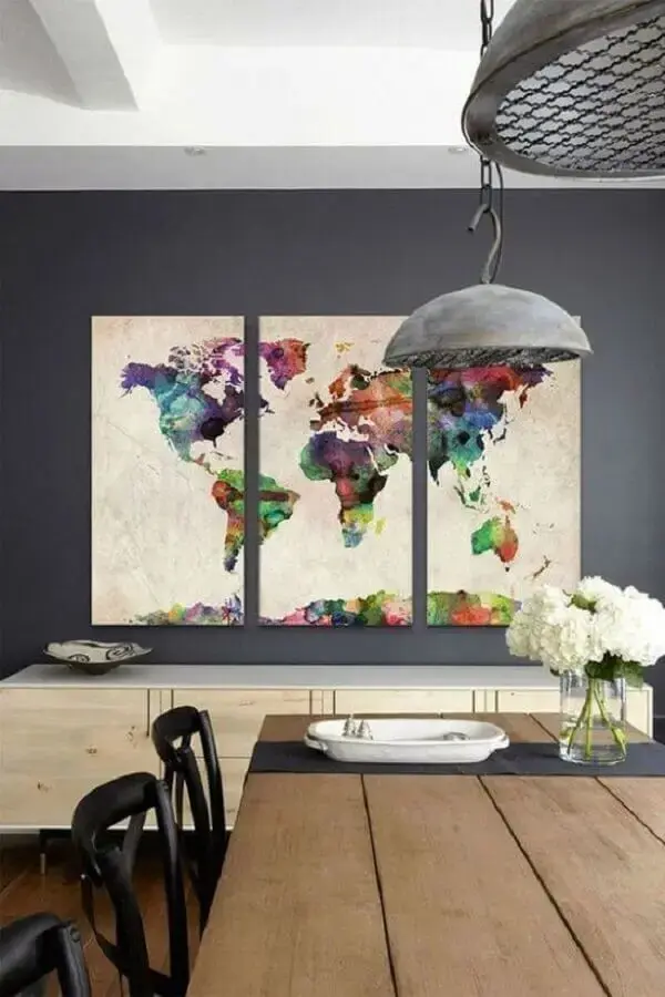 Decoração com quadro mosaico sala para os amantes de viagem. Fonte: Pinterest