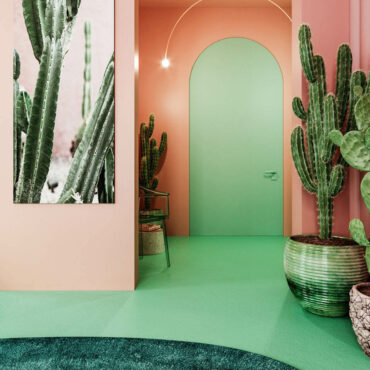 O piso colorido verde se mistura com a tonalidade das plantas