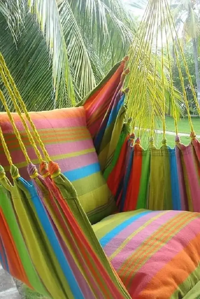 Traga alegria para a decoração com a rede cadeira colorida
