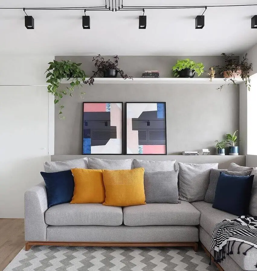 almofadas coloridas para sala cinza moderna decorada com sofá de canto Foto Jeito de Casa