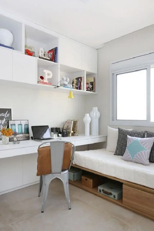 decoração clean com cadeira para quarto feminino todo branco Foto Jeito de Casa