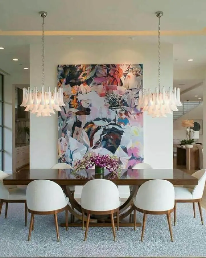 decoração com lustre moderno e quadro grande para sala de jantar Foto Pinterest