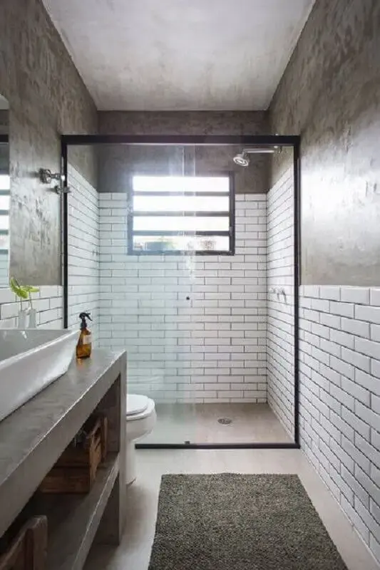 decoração de banheiro com cimento queimado e metro white Foto Histórias de Casa